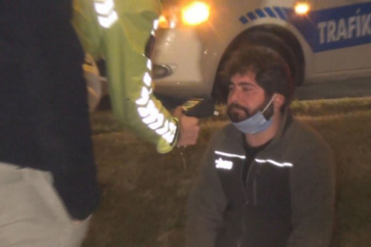 Bursa'da seyir halindeki otomobil yandı, sürücü gözyaşlarına boğuldu