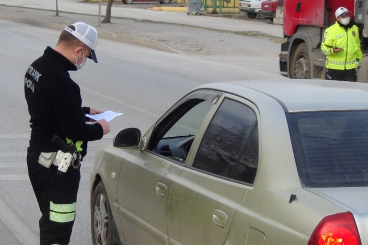 Bursa'da aracı bağlanan sürücüyü polis evine bıraktı