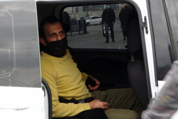 Taksim'de turist kendisini uyaran polise saldırdı