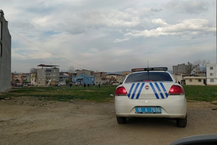 Bursa'da polisi görünce çil yavrusu gibi dağıldılar