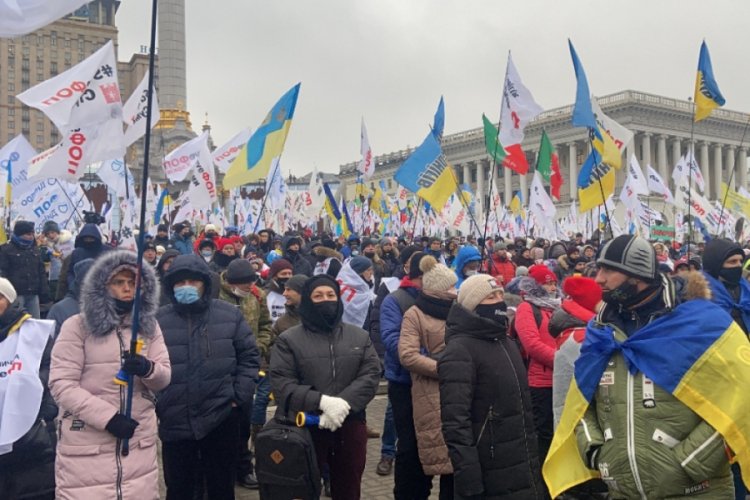 Ukrayna'daki işletme sahibi protestoculara maddi destek