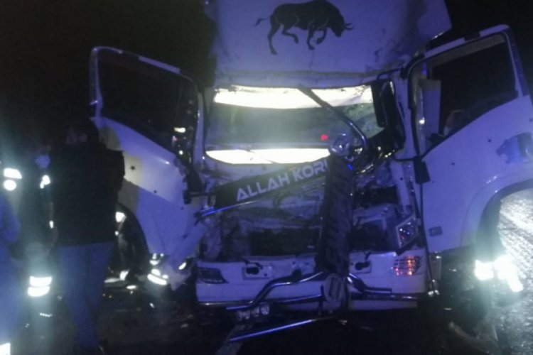 Bursa'da kamyon önünde giden tıra çarptı: 1 ölü 1 yaralı