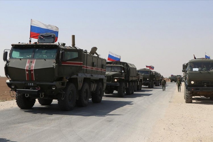 Rusya yüzlerce asker ve araçla Suriye'nin kuzeydoğusuna askeri yığınak yapıyor