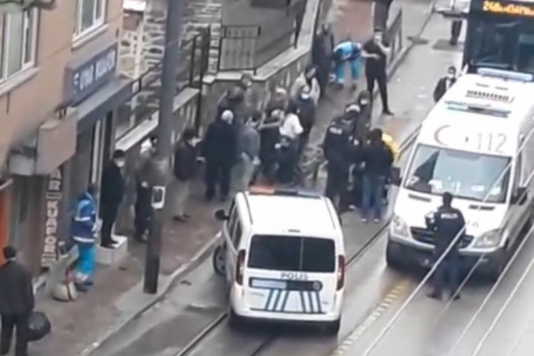 Bursa'da anonsa giden polis ekipleri önce direğe sonra yaşlı bir kadına çarptı