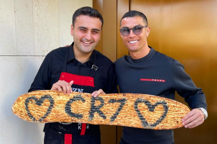 CZN Burak, Ronaldo'yu Dubai'deki restoranında ağırladı