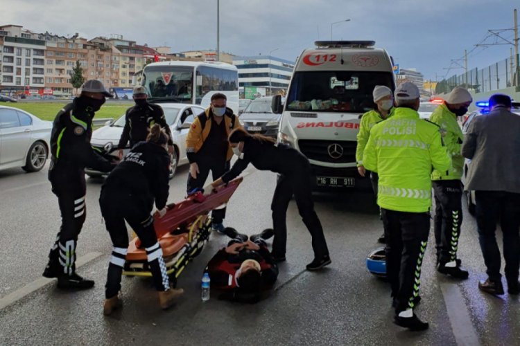 Bursa'da motorlu kurye otomobile arkadan çarptı