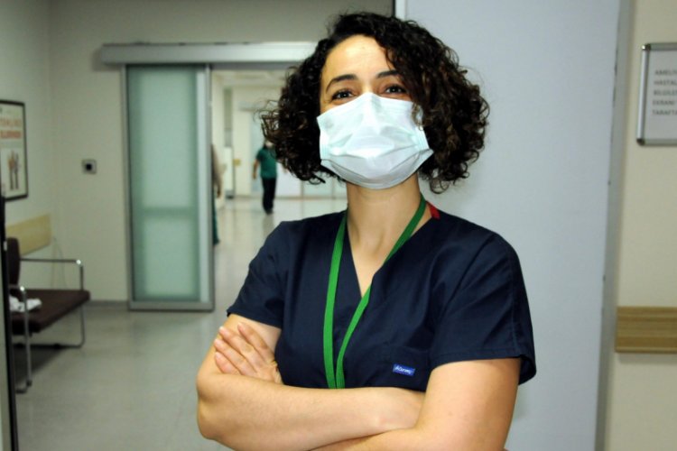 Eşi ve 2 çocuğuyla virüsü yenen hemşire: Maske insanların hayatını kurtarıyor