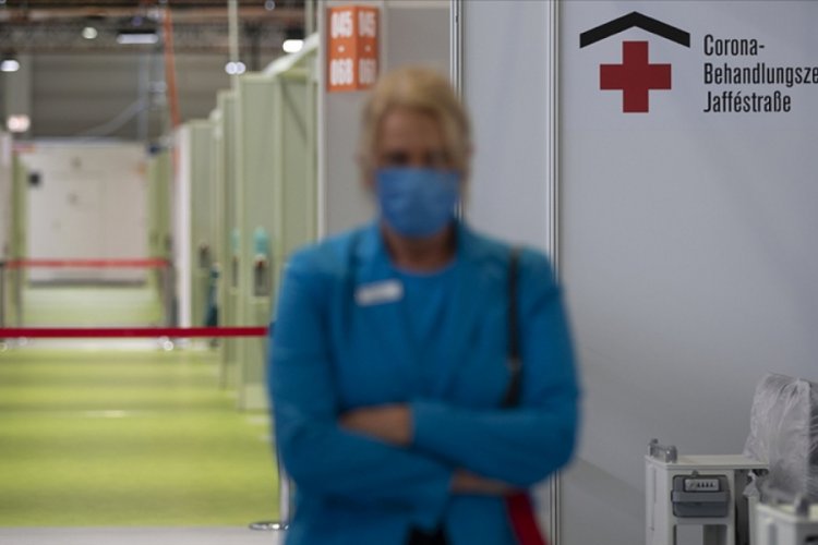 Almanya'da hastaneler çalışanlarına maaş ödeyemeyebilir