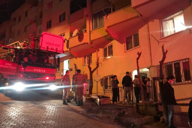 Bursa'da apartman boşluğunda çıkan yangın söndürüldü