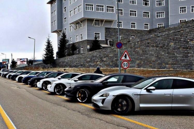 İş adamı Ali Ağaoğlu Bursa Uludağ'da Porsche tutkunlarını ağırladı