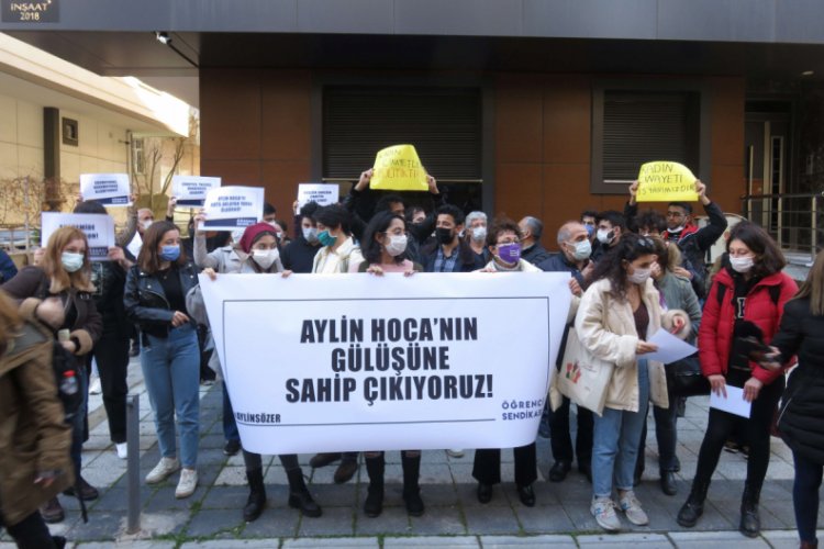 Aylin Sözer'in öldürüldüğü evin önünde eylem