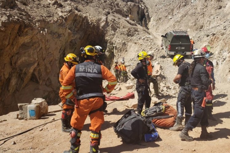 Şili'de iki madenci göçük altında kaldı
