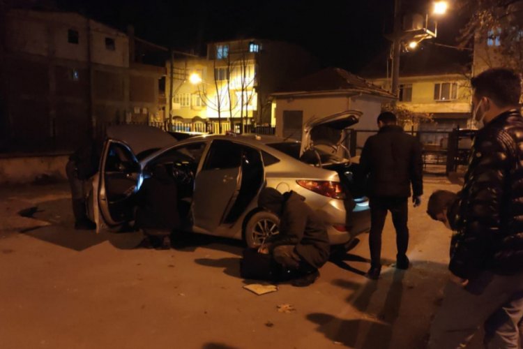 Bursa'da 30 kilometre takip edilen araçtan silah ve uyuşturucu çıktı