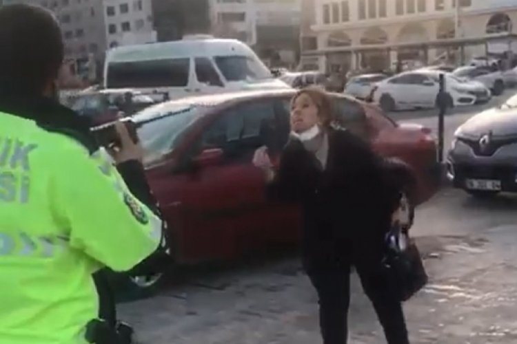 Bursa'da aracı çekilen kadın polis memurlarına hakaret etti