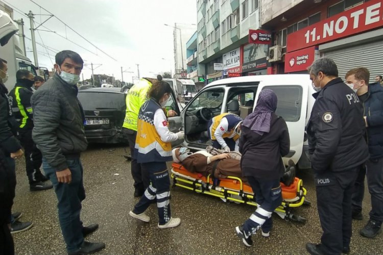 Bursa'da polis uygulama noktasında zincirleme kaza!
