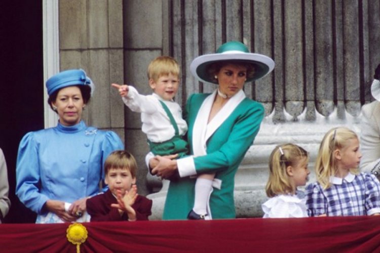 Prens Harry annesini unutmadı
