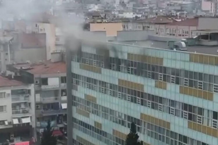 İzmir'de hastane odasında yatağını yaktı
