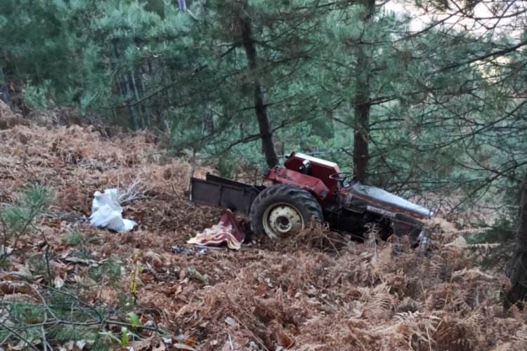 Bursa'da traktör şarampole yuvarlandı, sürücü öldü