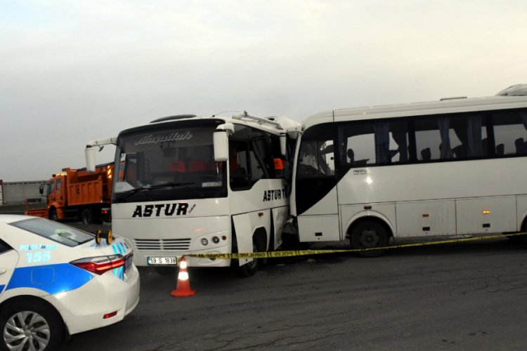 İş&ccedil;i servisi midib&uuml;sler &ccedil;arpıştı: 19 yaralı