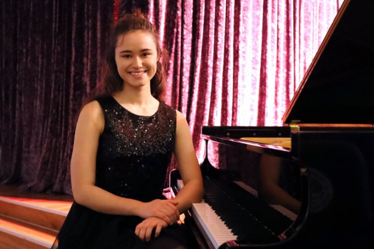 İzmirli genç piyanist, uluslararası yarışmada birinci oldu