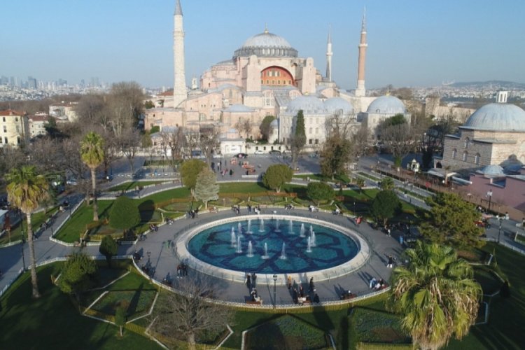 Sultanahmet Meydanı'na turist akını