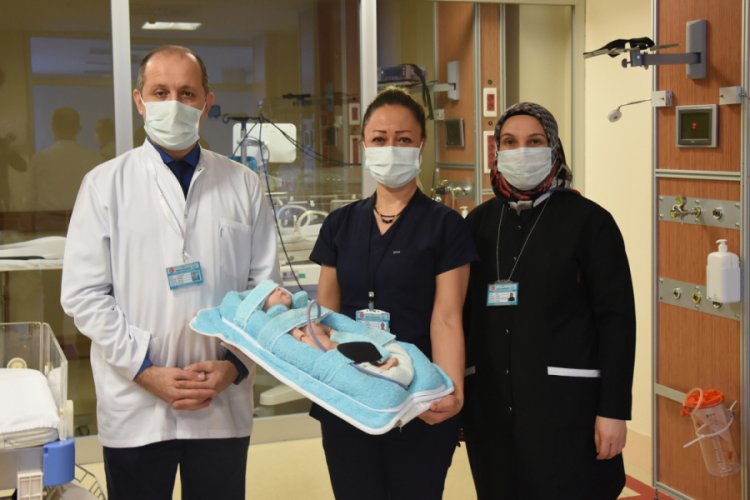 Bursa'da bebekler için tasarladığı 'röntgen çekim standı' örnek olacak
