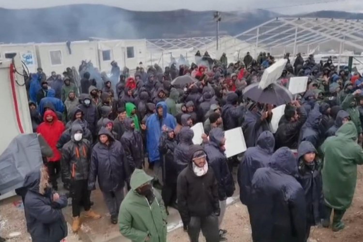 Bosna Hersek'teki mülteciler kamptaki kötü yaşam koşullarını protesto etti