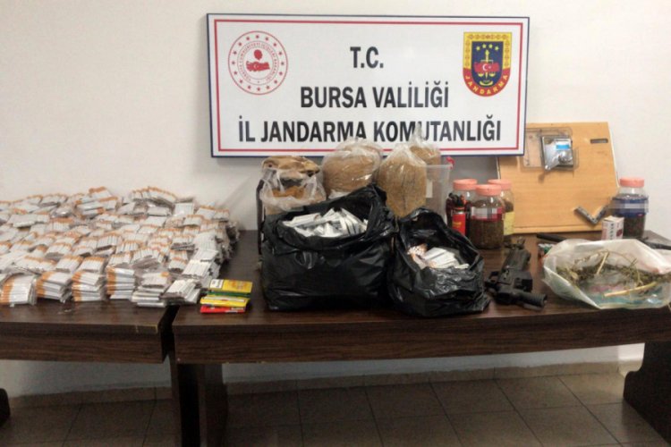 Bursa'da kaçak sigara operasyonunda 2 kişiye gözaltı