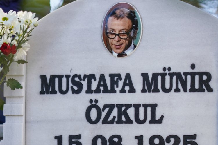 Münir Özkul ölümünün 3. yıldönümünde mezarı başında anıldı