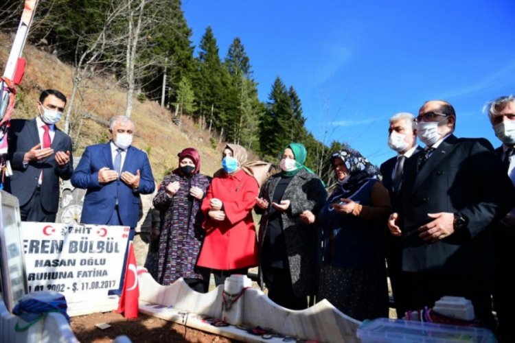 Bakan Selçuk, Eren Bülbül'ün mezarını ziyaret etti