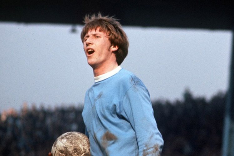 Manchester City'nin efsane futbolcusu Colin Bell yaşamını yitirdi