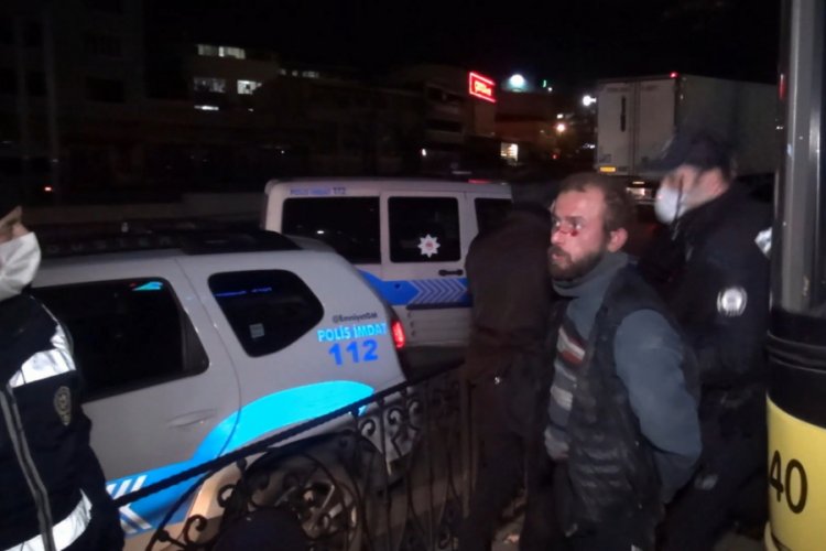 Bursa'da kısıtlamada kontrol noktasındaki polise bıçakla saldırdı