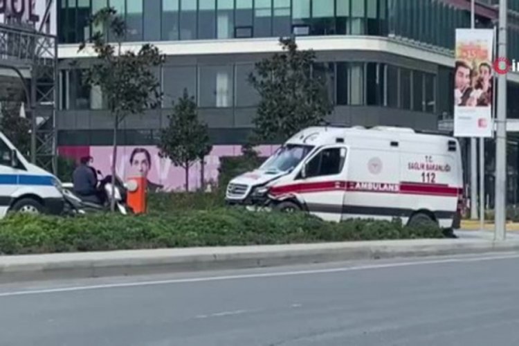 Hasta yetiştirmeye çalışan ambulans kaza yaptı