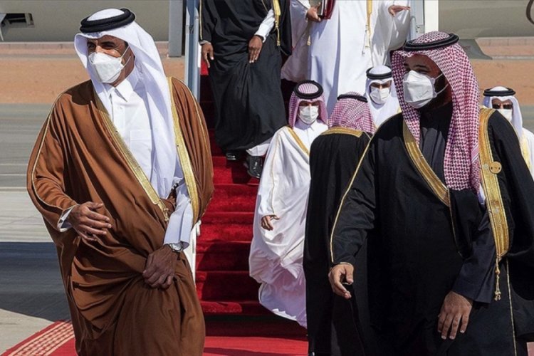 Katar ve Suudi Arabistan gazeteleri KİK Zirvesi'ni manşetlerine taşıdı