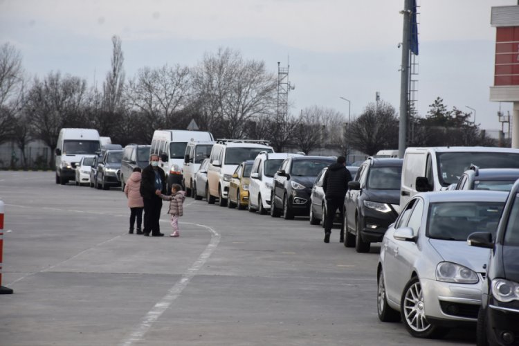 Kapıkule'de Bulgar turistler uzun araç kuyruğu oluşturdu