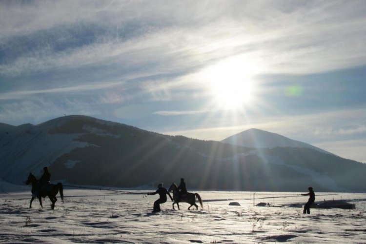 Palandöken Dağı eteklerinde atlı kayak ve snowboard keyfi