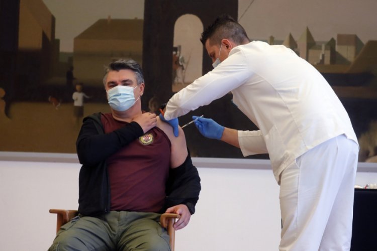 Hırvatistan Devlet Başkanı Milanovic aşı oldu
