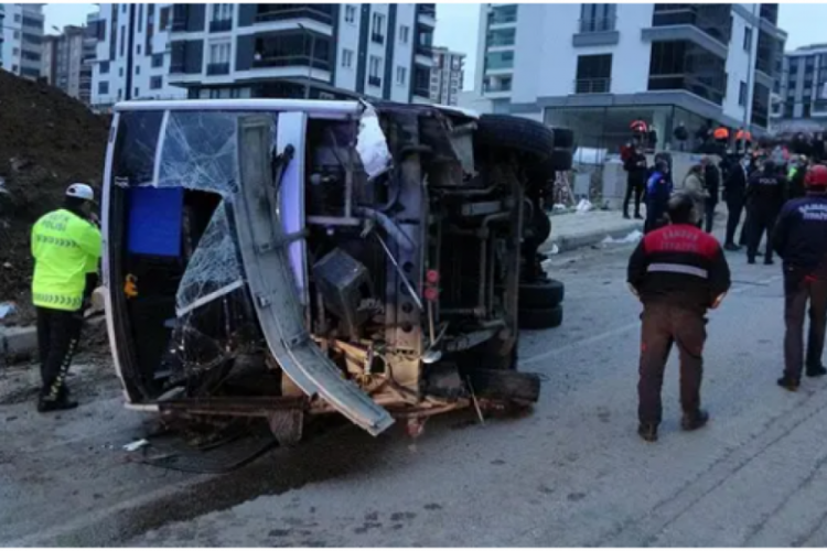 Samsun'da belediye aracı kaza yaptı