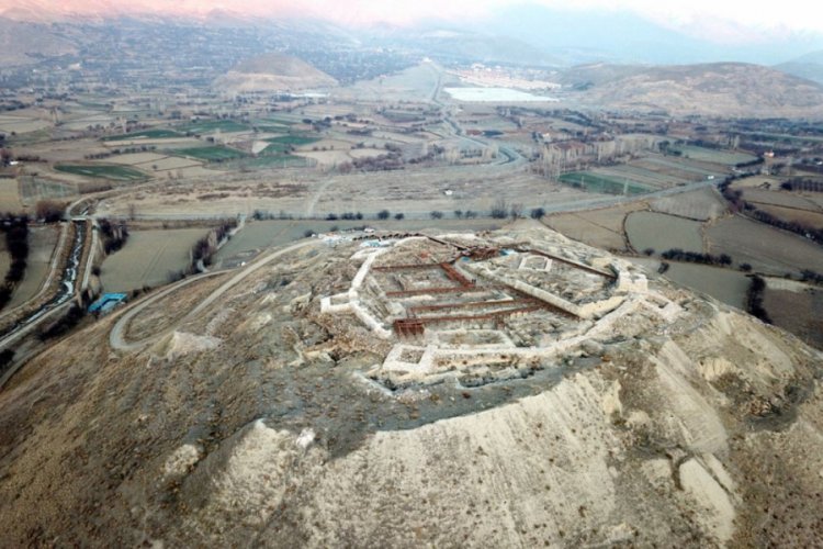 2 bin 900 yıllık Altıntepe Kalesi açık hava müzesi olacak