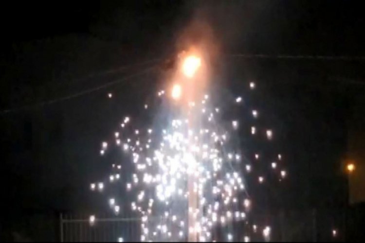 Şanlıurfa'da elektrik direğinde patlama