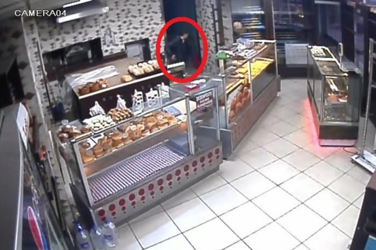 Bursa'da 30 saniyede gerçekleşen telefon hırsızlığı kamerada