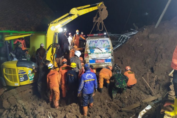 Endonezya'da heyelan: 11 ölü, 18 yaralı