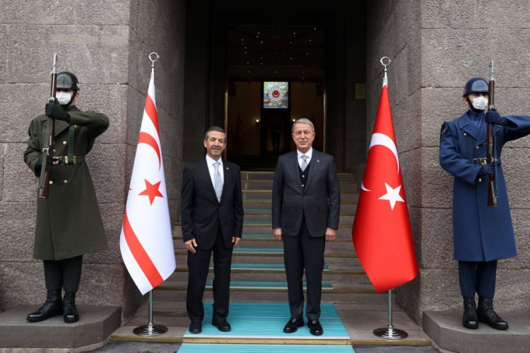 Hulusi Akar, KKTC Dışişleri Bakanı Ertuğruloğlu ile görüştü