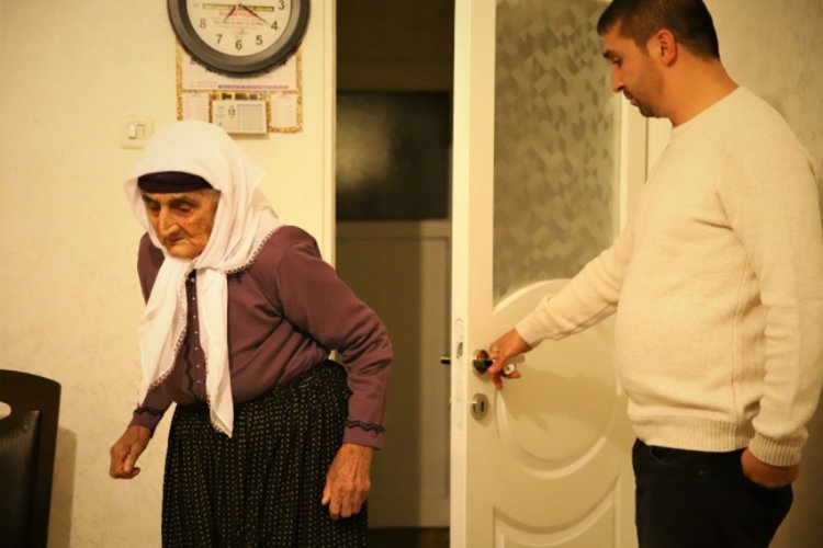 80 torunlu 102 yaşındaki Şahide nine, Covid-19'u evinde yendi