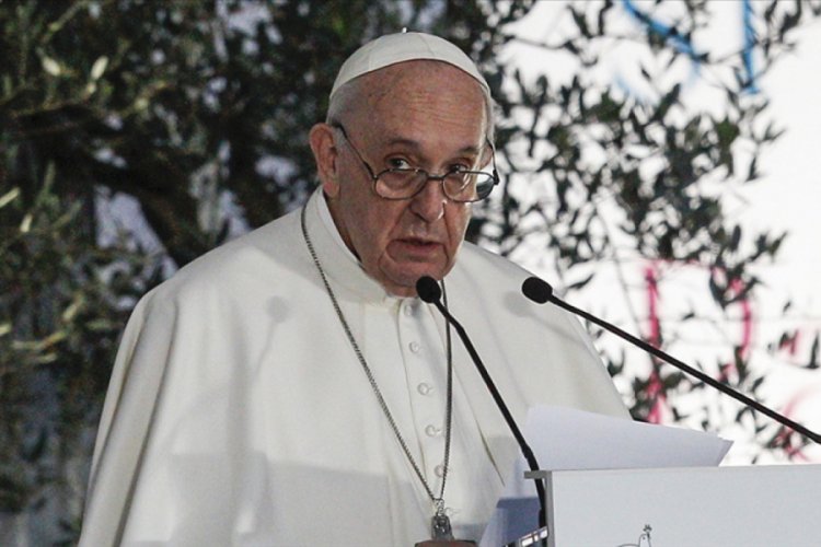 Papa'dan kadınlar için düzenleme