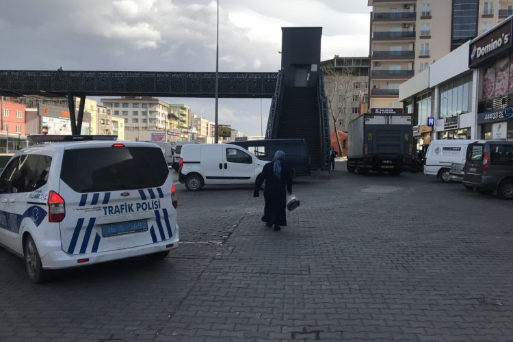 Bursa Yıldırım'da geri manevra yapan kamyonun altında kalan kadın öldü