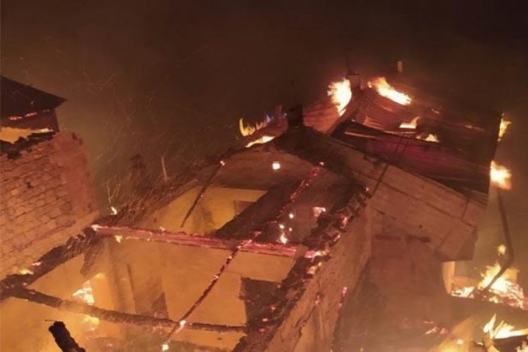 Trabzon'da yangın 6 evi kül etti