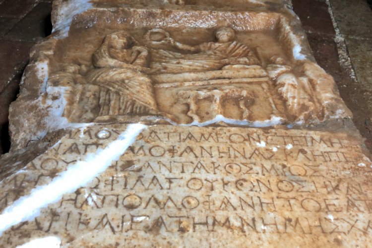 Bursa'da inşaat bahçesinde Erken Roma Dönemi'ne ait 2 bin yıllık mezar steli bulundu