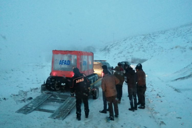 Kar nedeniyle mahsur kalan 3 kişi kurtarıldı