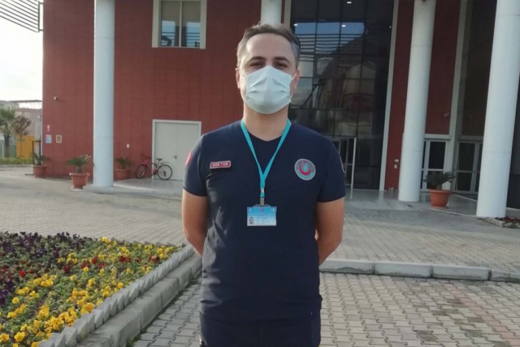 Koronavir&uuml;s&uuml; yenen doktordan 'evde kalın' &ccedil;ağrısı